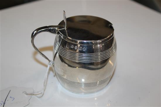 George III silver barrel shaped mustard pot by Robert, David & Samuel Hennell(-)